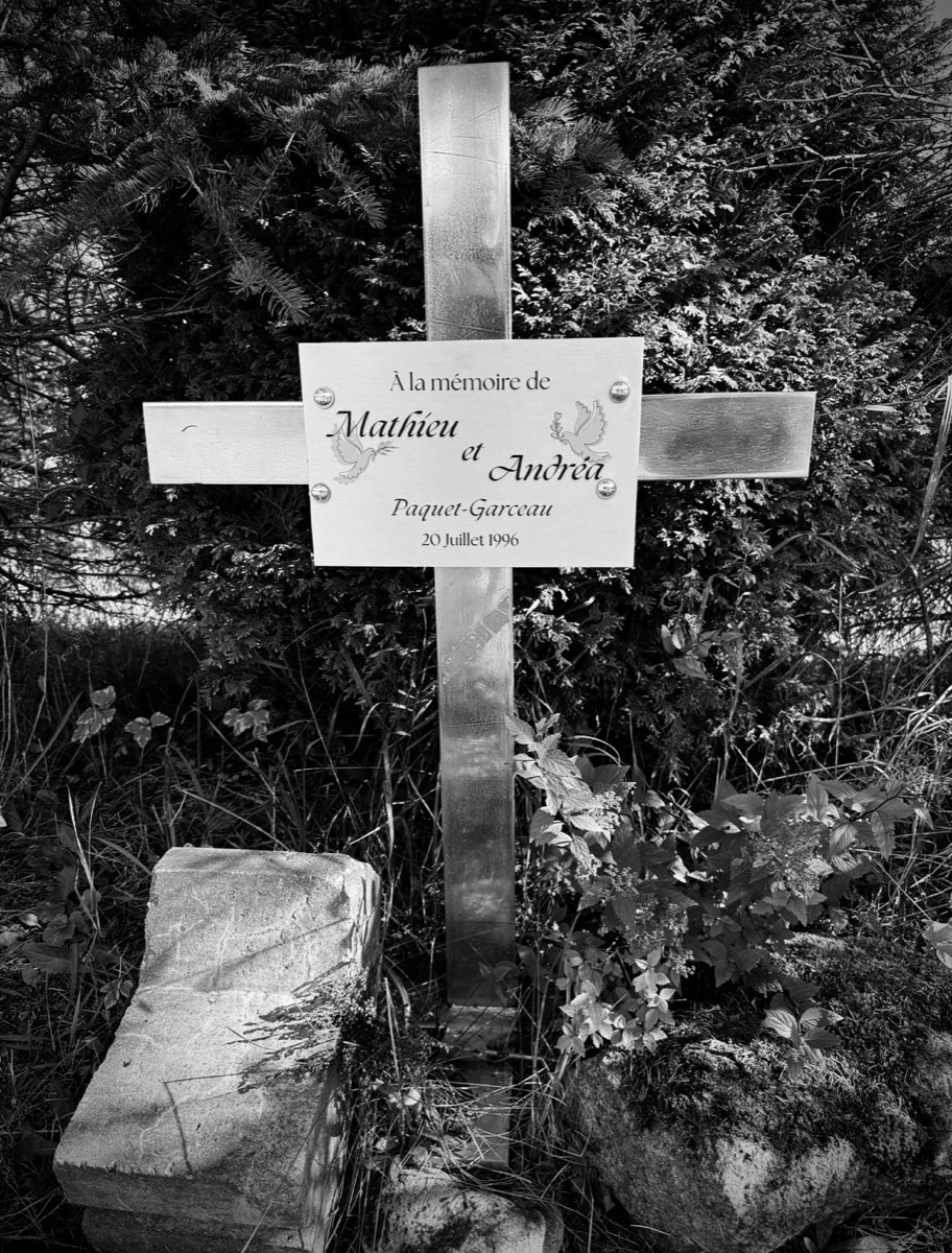 Memorial cross for Mathieu and Andréa Paquet-Garceau